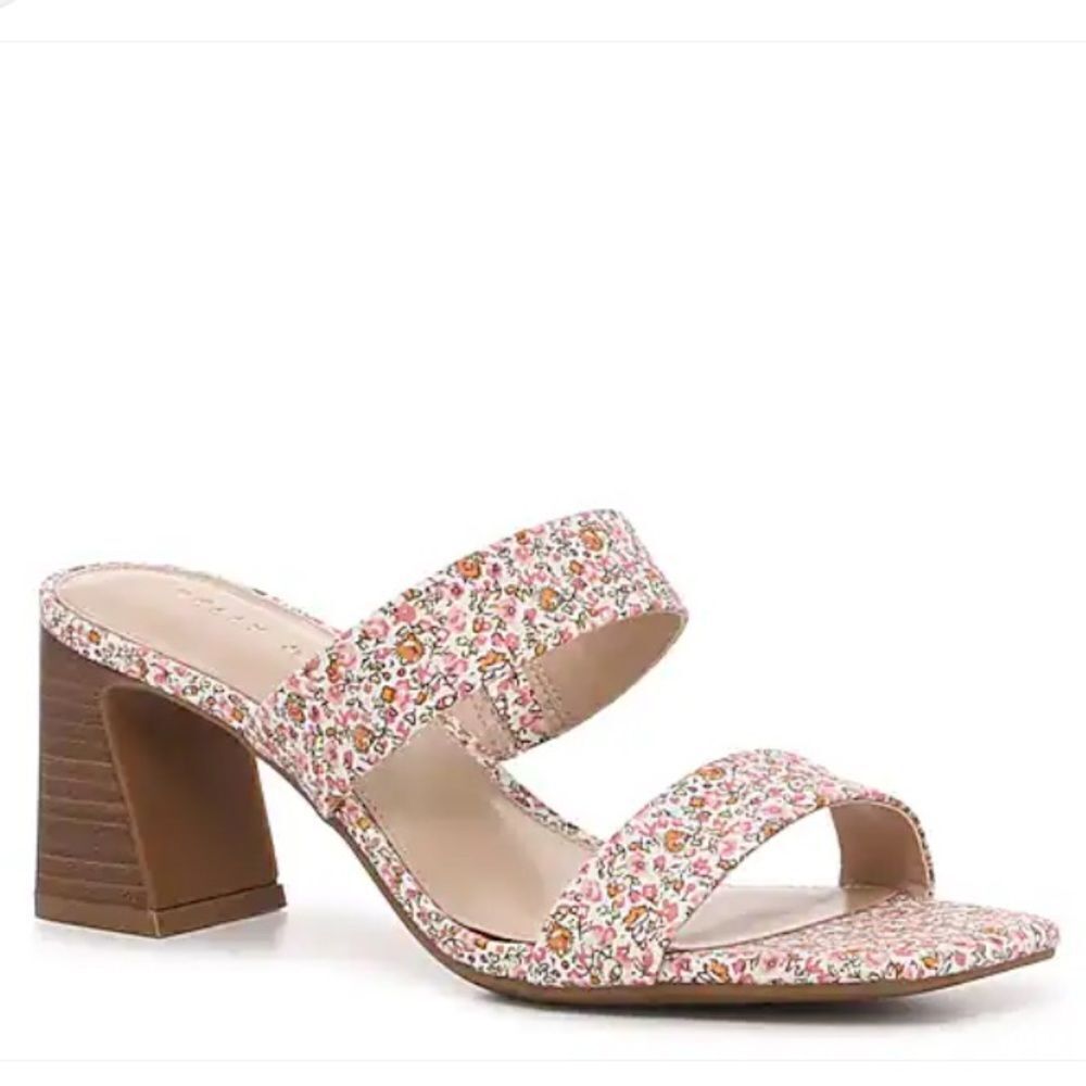 Kelly & Katie Kierra Sandal in Floral Print Size 6M